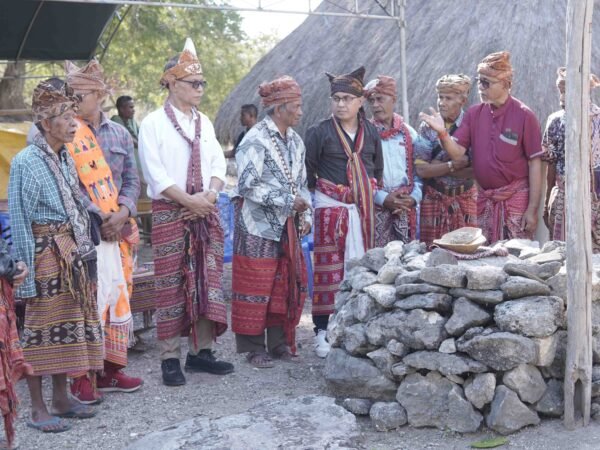 Calon Bupati dan Wakil Bupati Timor Tengah Utara, Paket JUANG Dikukuhkan Secara Adat Biboki